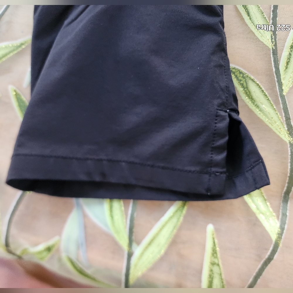 Fjallraven Black Capris for Versatile Wear - Picture 8 of 10